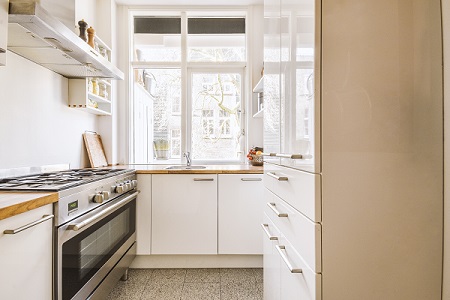 Espacio de almacenaje en cocina renovada